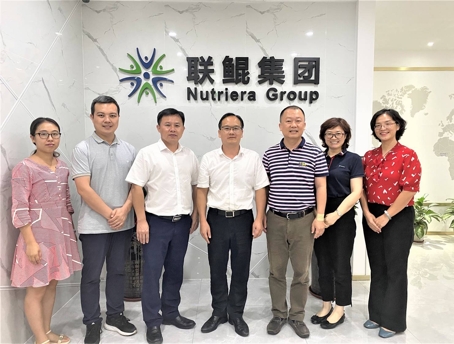 Xie Zhonggui, director del Instituto de Investigación Pesquera de Hunan, y Liu Zhen, decano de la Escuela de Ingeniería Biológica y Ambiental de la Universidad de Changsha, visitaron el Grupo Nutriera